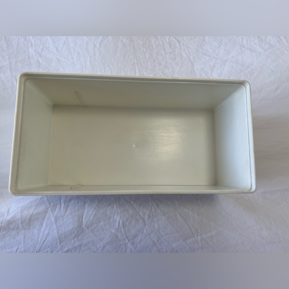 Vintage Wilson Wil-Hold Plastic Storage Box | White Embossed Roses - Picture 6 of 12